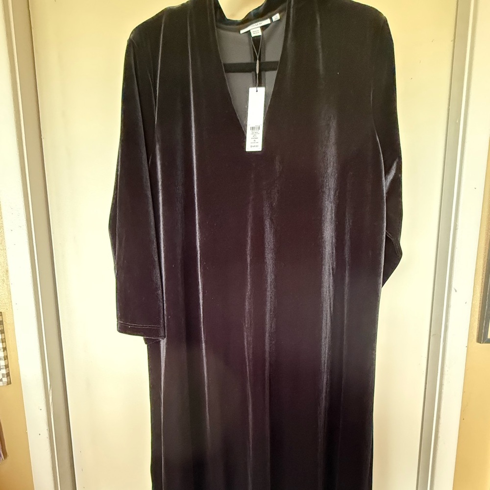 Chicos black v neck long sleeve dress